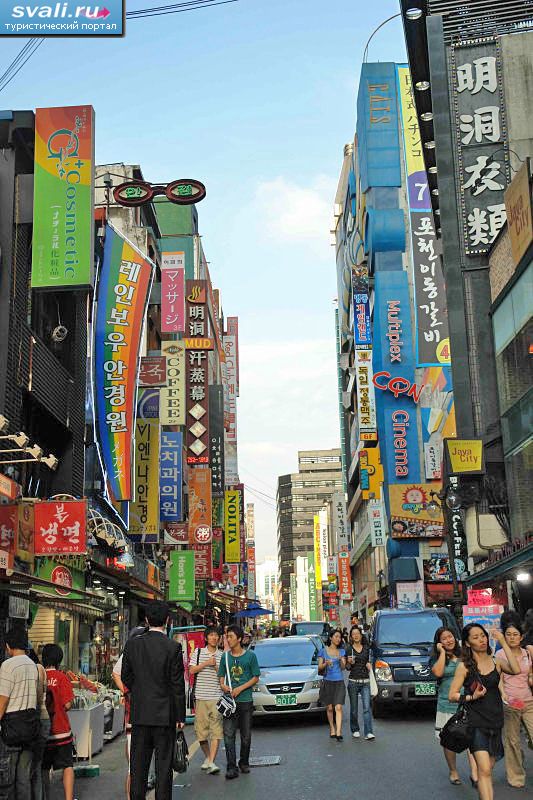 Торговая улица Муеондон (Myeong-dong), Сеул, Южная Корея.