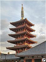 Пятиэтажная пагода, храм Сэнсодзи (Senso-ji), Асакуса, Токио, Япония.