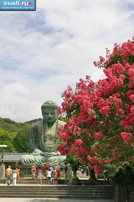 Бронзовая статуя Будды, Нара, остров Хонсю, Япония.