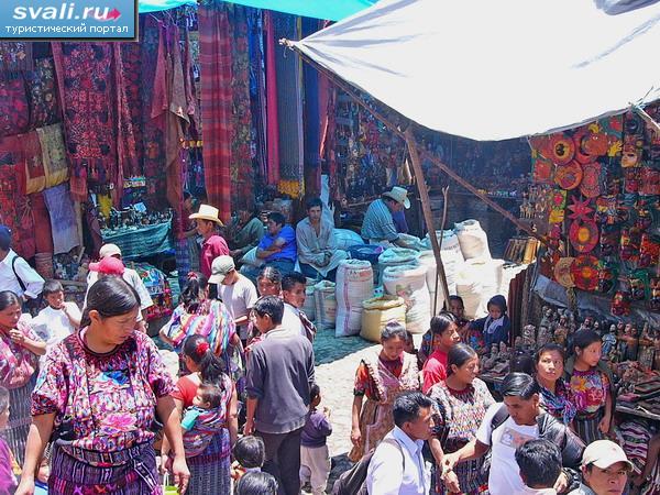 Рынок в Чичикостенанго, Гватемала.
