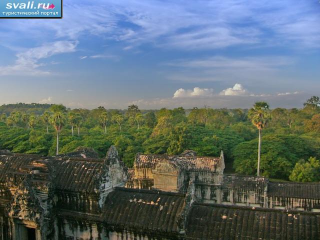 Вид на закате с самой высокой точки Ангкор Ват (Angkor Wat), Ангкор, Сием-Рип (Siem Reap), Камбоджа.