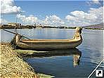Лодка племени Урос (Uros), озеро Титикака, Перу.