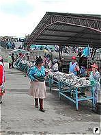 Рыбный рынок в Saquisili, Эквадор.