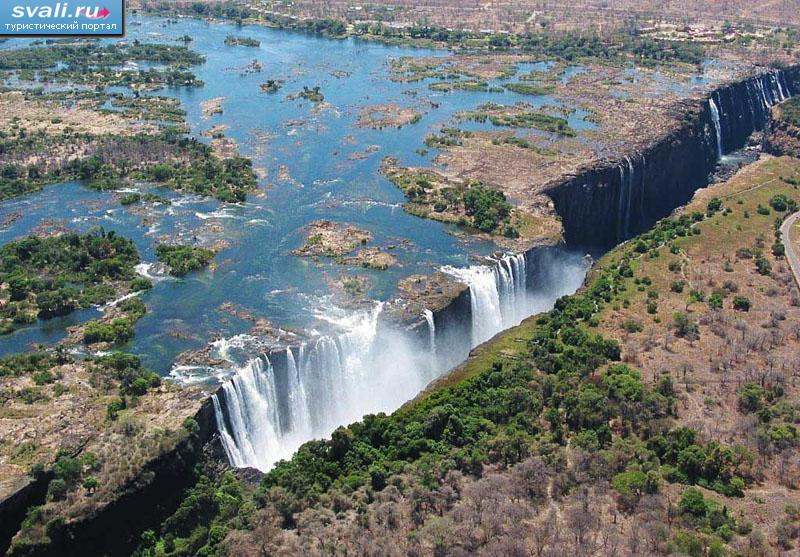 Водопад Виктория на границе Замбии и Зимбабве.
