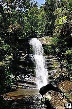 Водопад, национальный парк Ранумафана (Ranomafana), Мадагаскар.