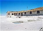 Отель из соляныз блоков на озере Салар-де-Уюни (Salar de Uyuni), Боливия.