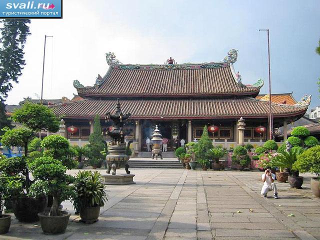 Храм Кайюань (Kaiyuan), Чаочжоу (Chaozhou), провинция Гуандун (Guandong), Китай.