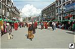 Улица Баркхор (Barkhor street), монастырь Джокан (Jokang), Лхаса, Тибет.