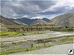 Гробница короля Сонгцэна Гампо (Songtsen Gampo) в долине королей, окрестности Тсетанга (Tsetang), Тибет.