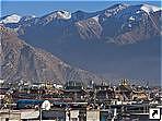 Вид на старый город и монастырь Джокан (Jhokang), Лхаса, Тибет.