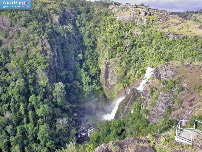 Водопад недалеко от Порт-Морсби (Port Moresby), Папуа-Новая Гвинея.