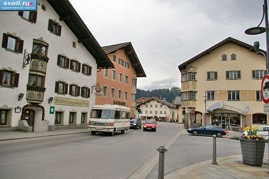   (Innsbrucker Strasse),  (Wattens), .