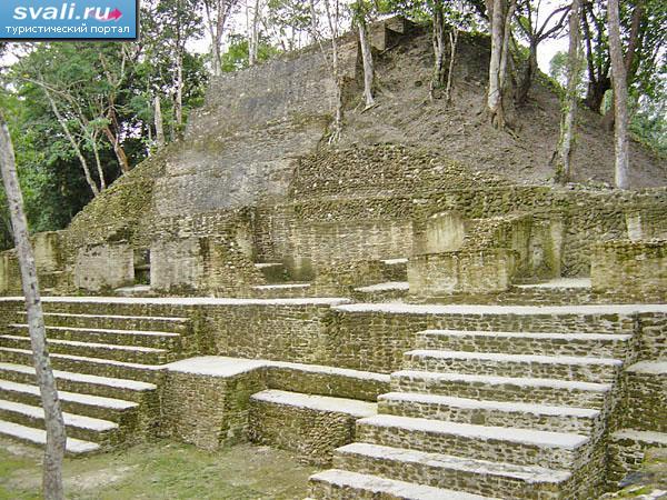 Древний город майя Кахаль-Печ (Cahal Pech), Сан-Игнасио, Белиз.