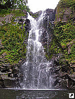 Водопад Лидудунлап (Liduduhniap), остров Понпеи, Федеративные Штаты Микронезии.