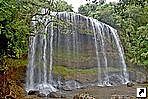 Водопад Нгардмау (Ngardmau), остров Бабелтуап (Babelthuap, Babeldaob), Палау.