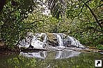 Водопад Нгатпанг (Ngatpang), остров Бабелтуап (Babelthuap, Babeldaob), Палау.