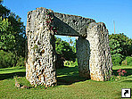 Каменный мегалит Хаамонга-Мауи, остров Тонгатапу, Тонга.