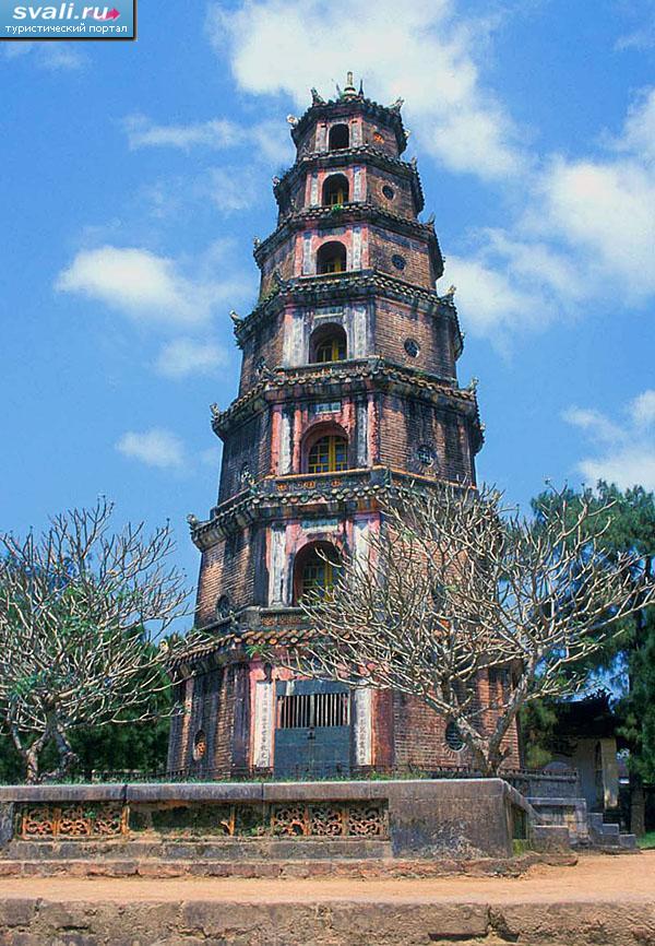 Пагода Тхиен Му (Thien Mu), Хюэ (Hue), Вьетнам.
