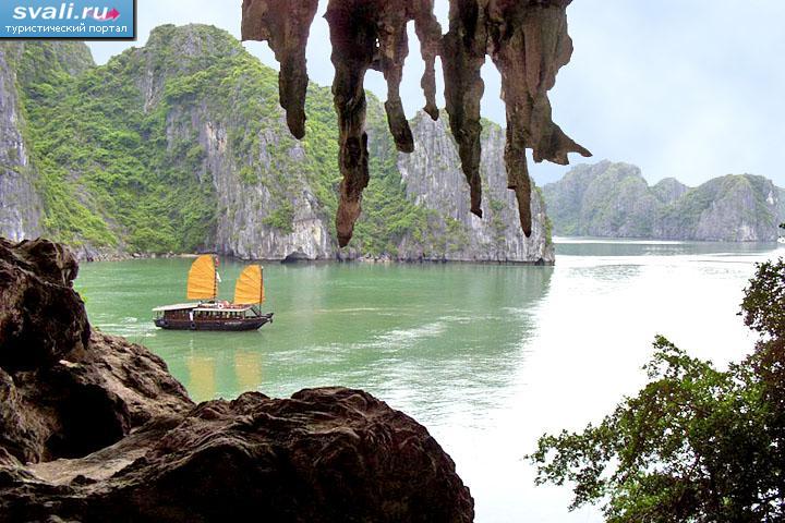 Залив Халонг (Halong Bay), Вьетнам.