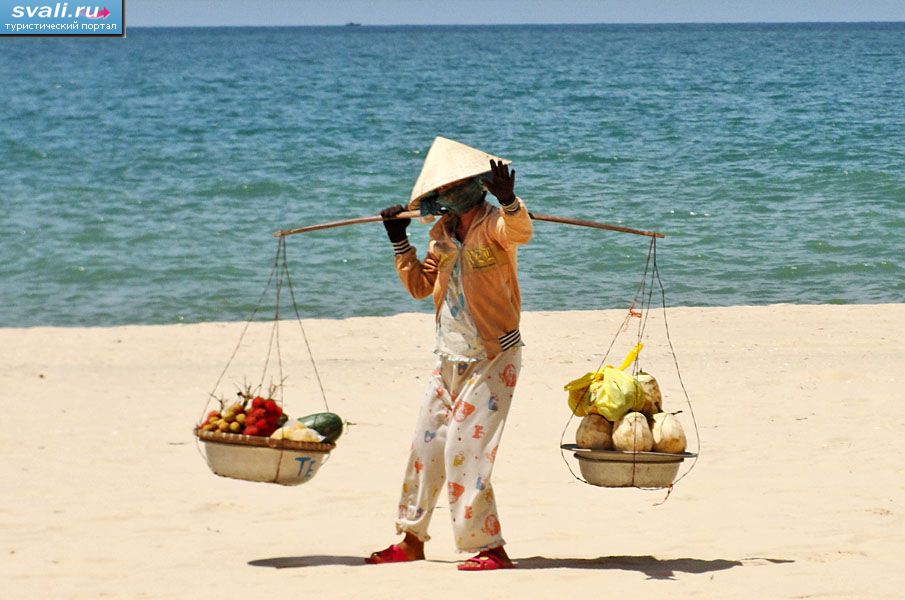 Продавец фруктов, пляж Муй Не, Фантхьет, Вьетнам.