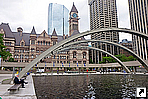 Площадь Натана Филлипса, Торонто, Канада.