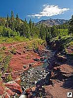 Каньон Красных гор, национальный парк Уотертон-Лейкс, провинция Альберта, Канада.