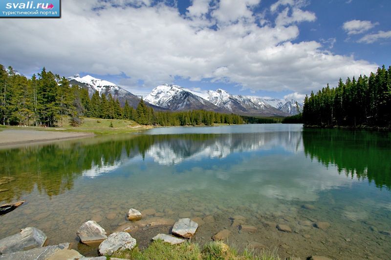 Озеро Джонсон (Johnson Lake), провинция Альберта, Канада.