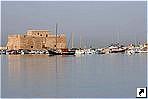 Форт в бухте города Пафос, Кипр.