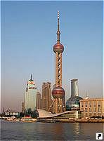 Телебашня "Жемчужина Востока" (The Pearl Tower), Шанхай (Shanghai), Китай.