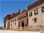 Монастырь Ганден Самтселинг (Ganden Sumtseling), Чжундянь (Zhongdian), провинция Юньнань (Yunnan), Китай.