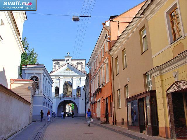 Ворота Аушрос, переводятся с литовского языка как "Ворота Зари", Вильнюс, Литва.