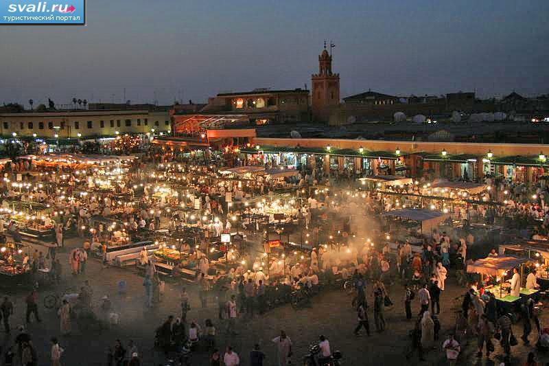 Площадь Джем-эль-Фна (Djemaa El Fnaa) ночью, Марракеш, Марокко.