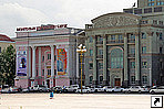 Здание Оперы на площади Сухбаатар, Улан-Батор, Монголия.