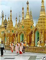 Территория пагоды Шведагон (Shwedagon), Янгон, Мьянма (Бирма).