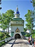 Святые ворота, Успенский Псково-Печерский мужской монастырь, Печоры, Россия.