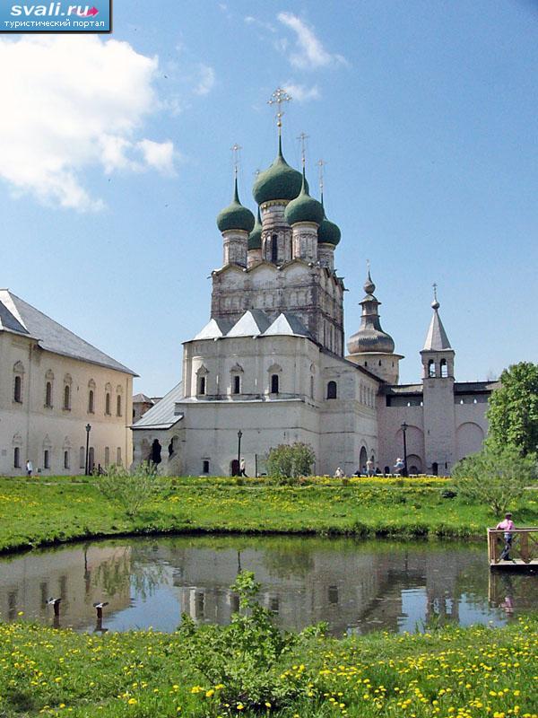 Надвратная церковь Иоанна Богослова, Ростов, Россия.