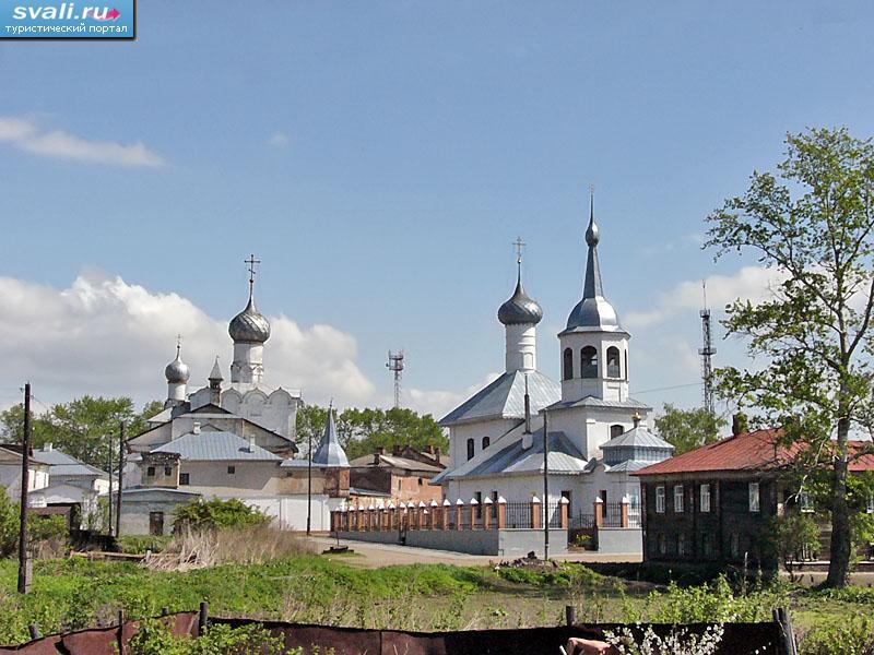 Церковь Николы на Подозерье и Рождественский монастырь, Ростов, Россия.