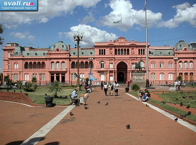 Площадь Майо (Plaza de Mayo), президентский дворец (Casa Rosada), Буэнос-Айрес, Аргентина.