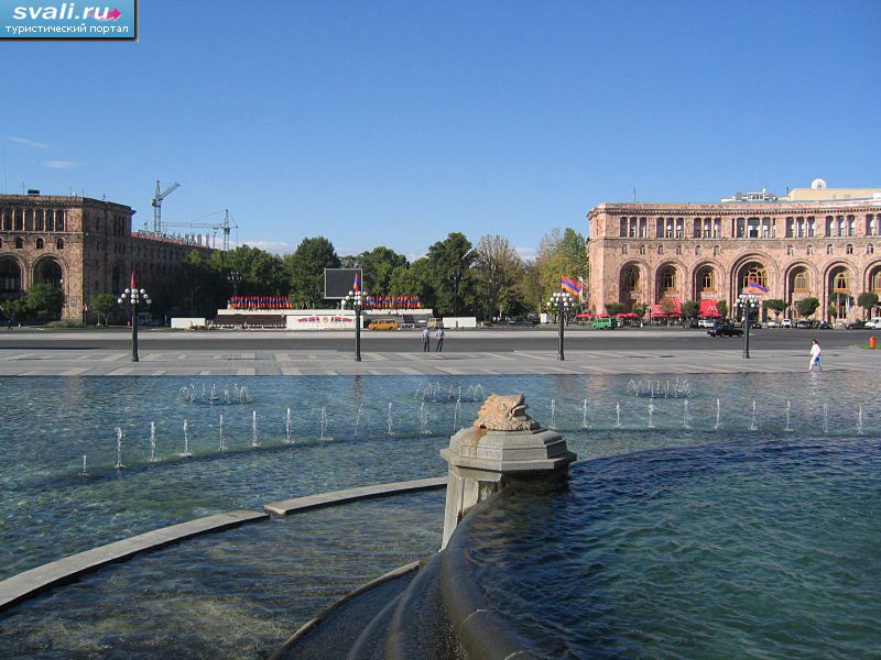 Площадь Республики, вид от Национальной галереи, Ереван, Армения.