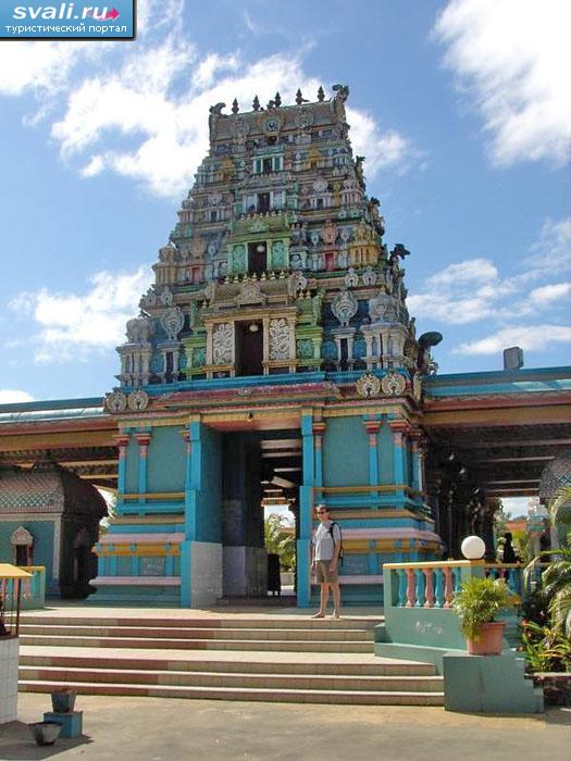 Индуистский храм Шри Шива Субраманья, Нанди, остров Вити Леву, Фиджи. 