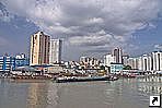 Вид на Манилу с Форта Сантьяго, Филиппины.