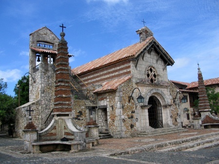 Костел в Альтос де Чавон.