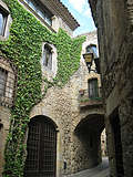 ...историческая часть города. И пусть она подновлена и облагорожена, но дух средневековья все же сохранила.. Испания. (300x400 197Kb)