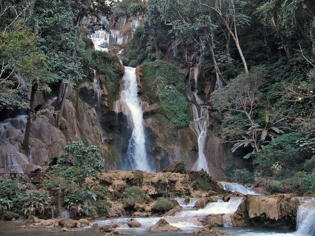 30 км от Луанг Прабанга, водопад Kuang Si.