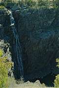 Apsley Falls около городка Walcha, NSW, Австралия. (681x1024 314Kb)