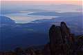 Вид на Storm и Adventure Bays с горы Веллингтон на закате, Тасмания (640x426 48Kb)